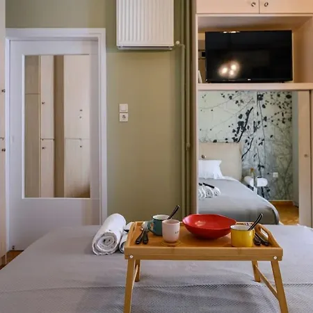 Voguish Design 2 Bedroom Den Apartment *